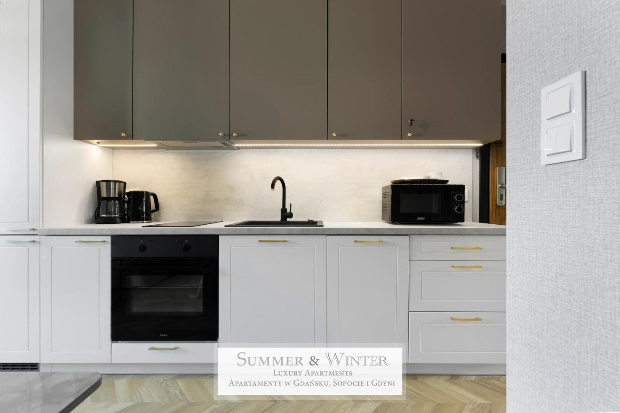4 Stars, New Luxury Butterfly & Bike Apartments, Gdynia Orlowo, 15 Wyposazonych Mieszkan, Z Sypialnia, Winda I Platnym Parkingiem, Wysoki Standard Summerwinter, Blisko Molo Orlowo, Drog Rowerowych, Stadniny I Golf Park ภายนอก รูปภาพ
